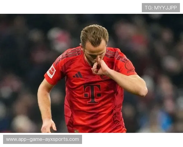 德甲拜仁外围传球创造空当，攻门接连出现