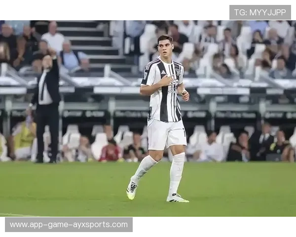 足球意甲内切世界波全场轰动:从技艺到叙事的营销魅力 足球意甲内切世界波全场轰动:从技艺到叙事的营销魅力