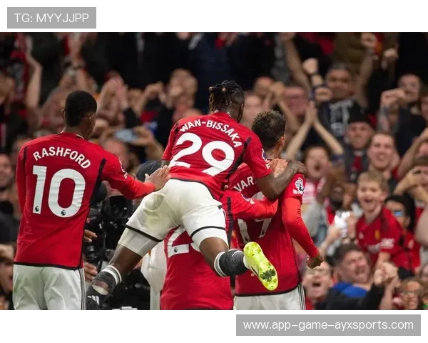 曼联攻势如潮，B费两球锁定狼队命运