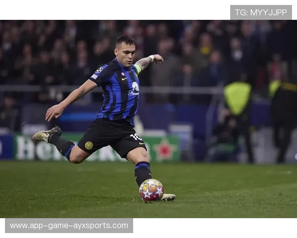 劳塔罗内切爆射打出标志性动作，国际米兰攻势持续强硬