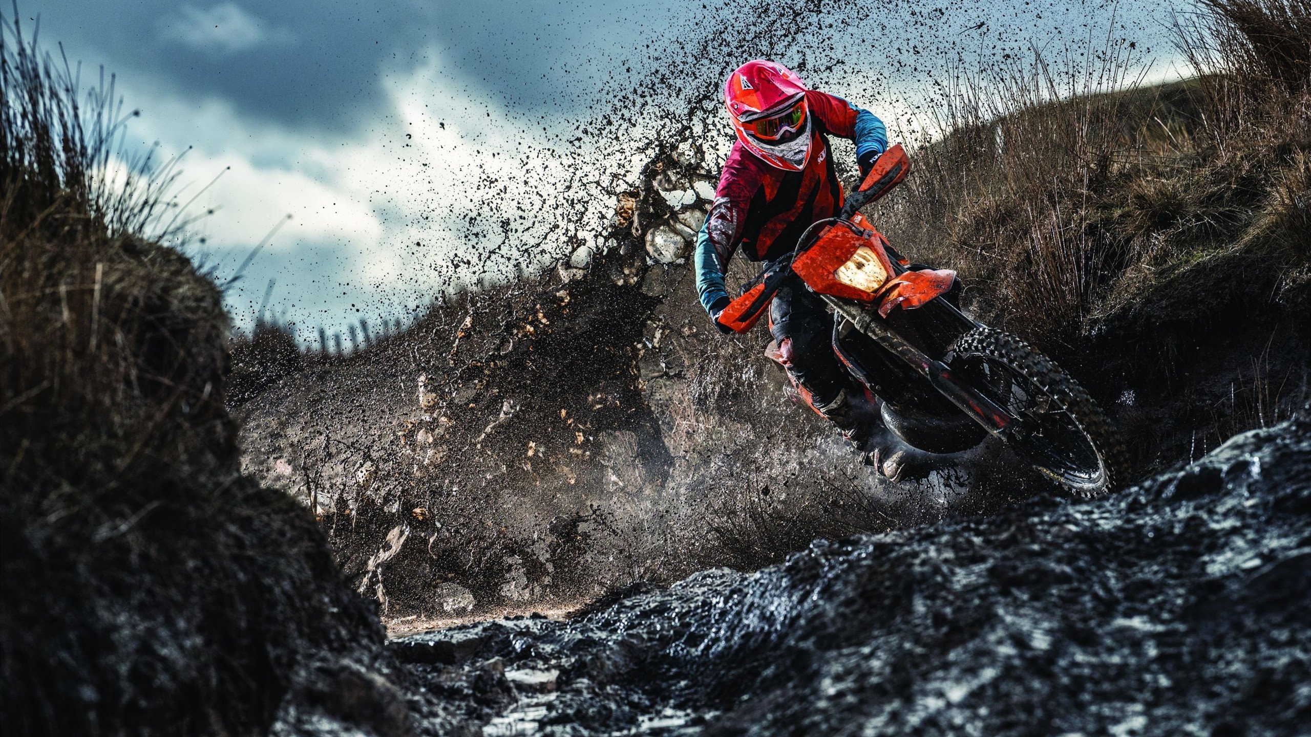 越野拉力摩托穿越赛 多路况混合构成“大自然赛道”